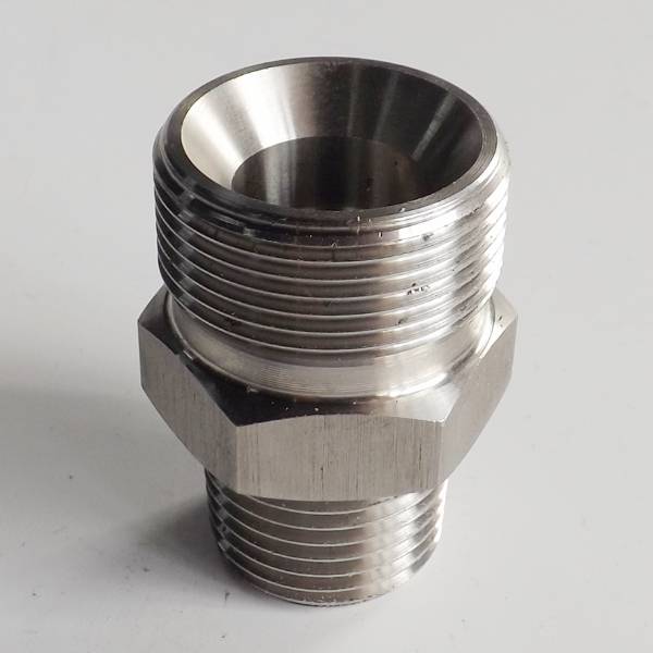 QLA-004 hydraulic adapter on gray background