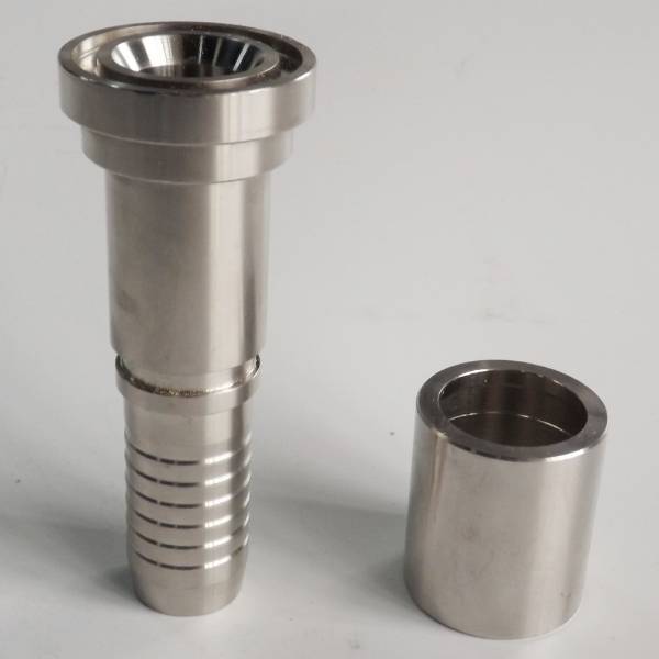 QLA-005 interlock SAE flange with ferrule on the gray background